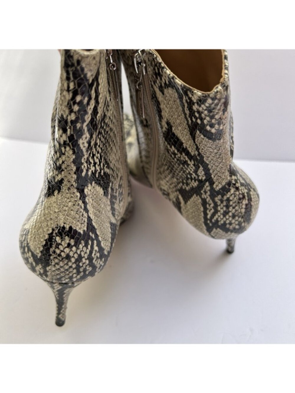 Schutz Leather Bette Snake-Embossed Snakeskin Print Heeled Booties Size 8 Boots - Picture 4 of 9